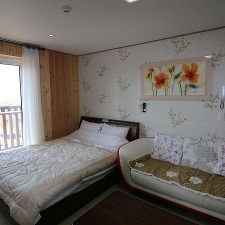 Lapaloma Pension Jeju Exterior photo