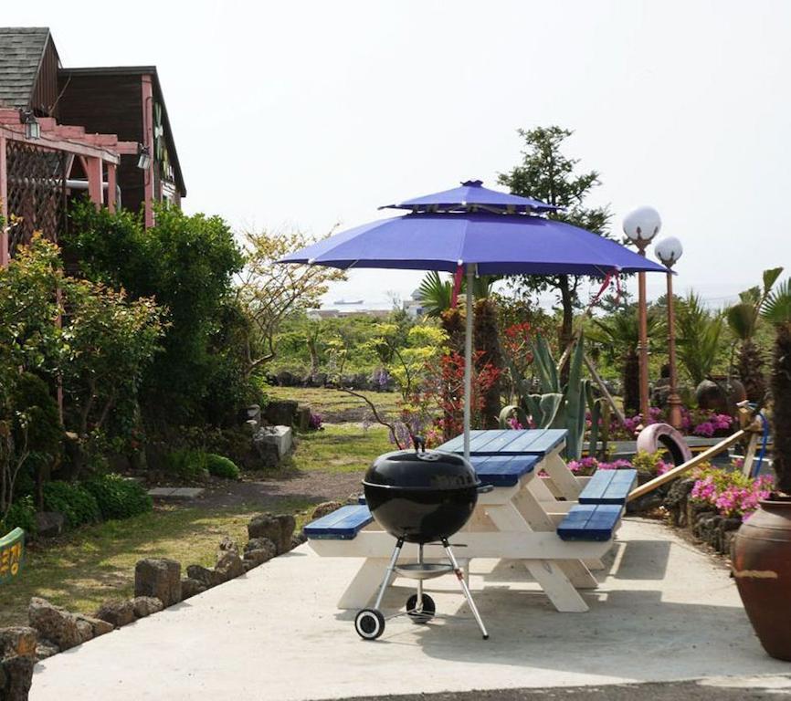 Lapaloma Pension Jeju Exterior photo