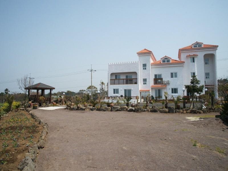 Lapaloma Pension Jeju Exterior photo