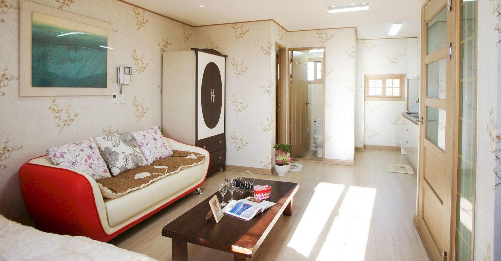 Lapaloma Pension Jeju Exterior photo
