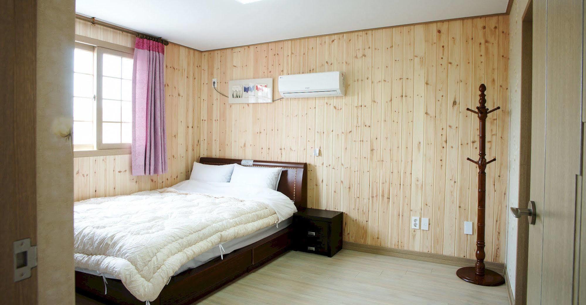 Lapaloma Pension Jeju Exterior photo